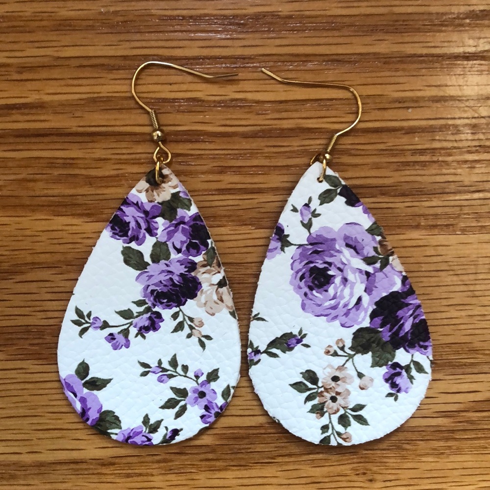 Purple flower earrings faux leather 🧁😍🧁